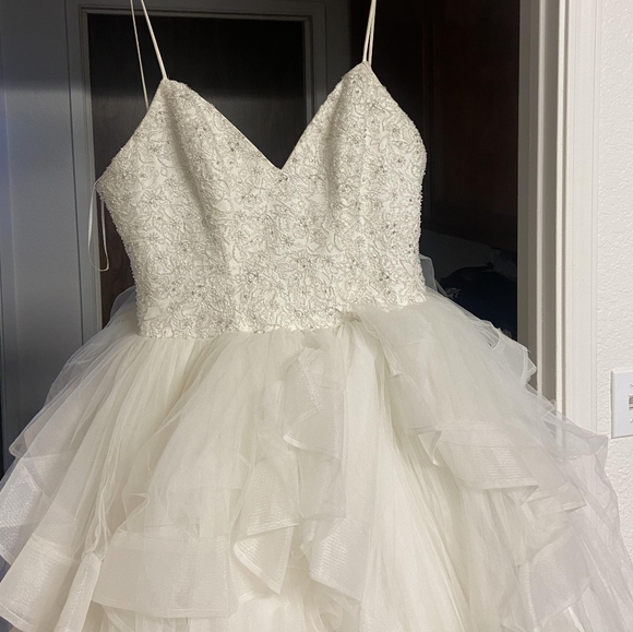 Vera Wang Dresses & Skirts - Wedding dress Vera wang size 14